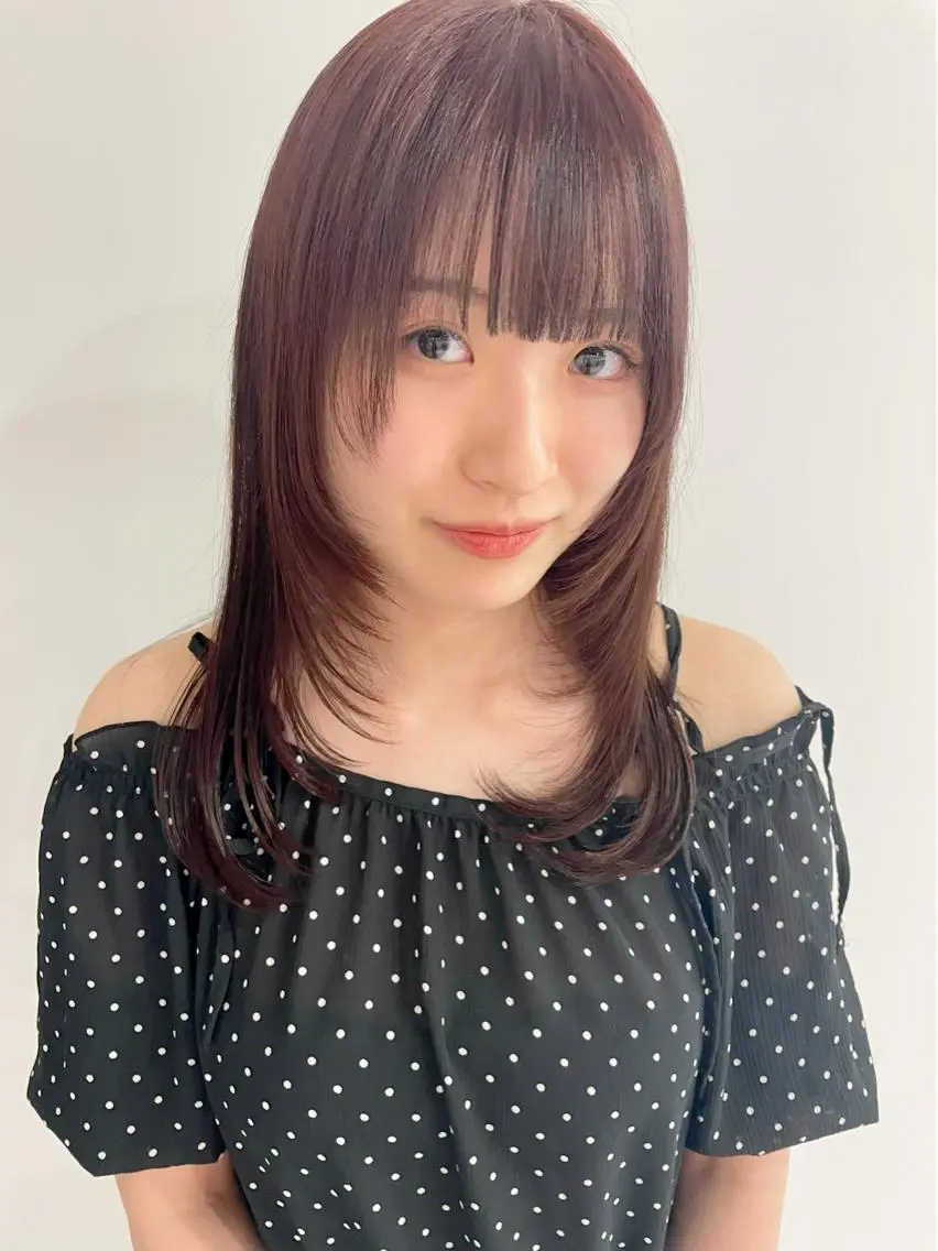 セミロング 顔周りカット レイヤーカット 岩田 萌那のヘアスタイル