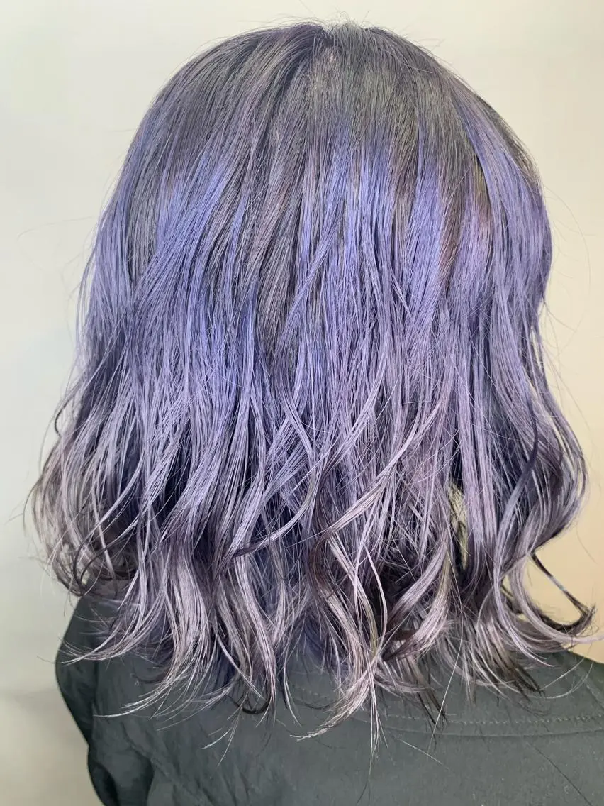 ミディアム パープルカラー ウスイ ハルカのヘアスタイル