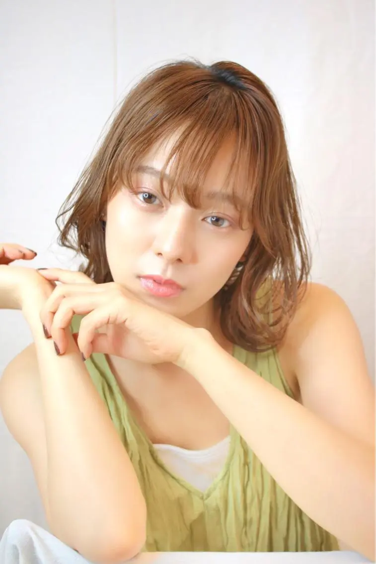 カラー 安達 葵のヘアスタイル