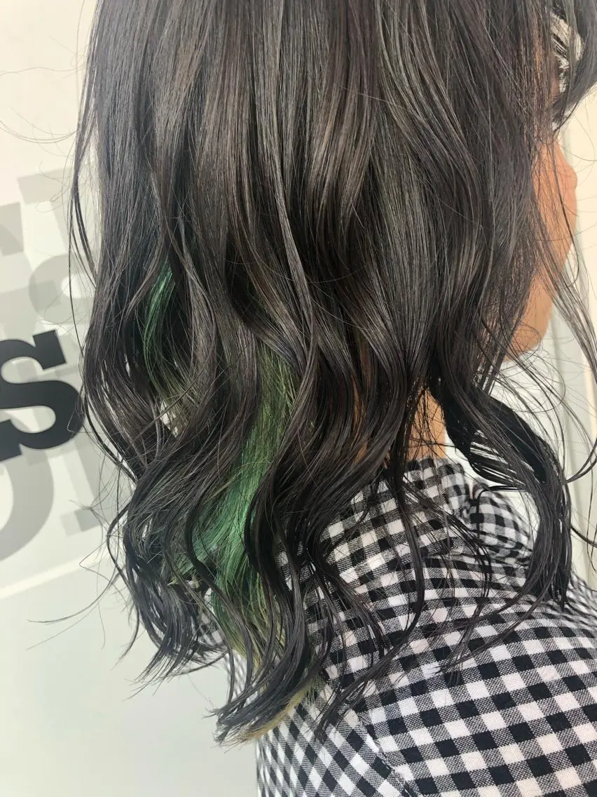 セミロング カラー インナーカラー ヘアカラー Amour なぐらのヘアスタイル