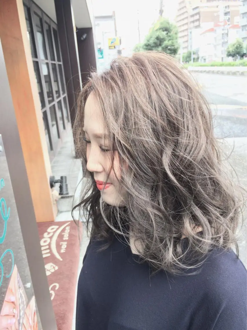 ショート ミディアム セミロング ロング カラー ヘアアレンジ グレージュ ハイライトカラー ハイライト Eliss 堀江のヘアスタイル