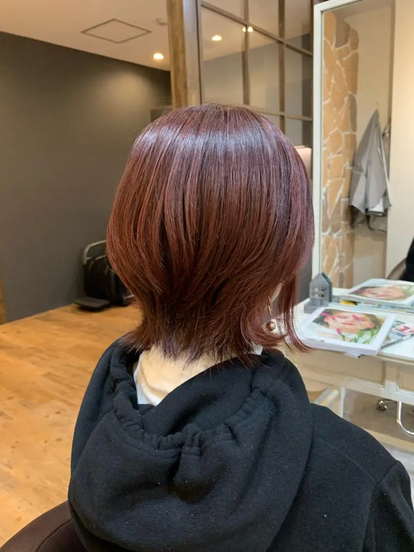 ショート カラー レッドカラー ショートヘア 外ハネヘア ウルフカット カット ヘアカラー トリートメント 不動令 認定カラーリストのヘアスタイル