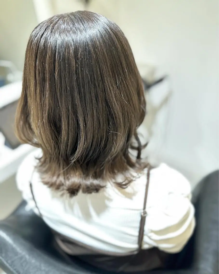 セミロング カラー グレージュ オリーブグレージュ オリーブグレー カット ヘアカラー トリートメント 荒木 ひろかのヘアスタイル