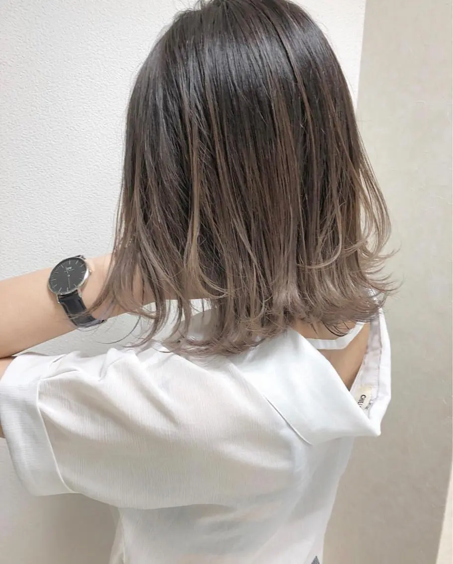 ミディアム カラー グラデーションカラー グレージュ 外ハネヘア ヘアカラー トリートメント KAWAI KOHEIのヘアスタイル
