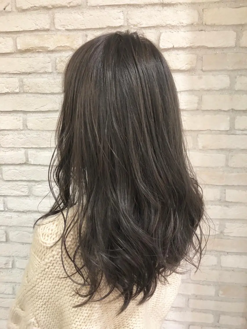 ロング カラー ショコラグレージュ グレージュ 大平 美沙のヘアスタイル
