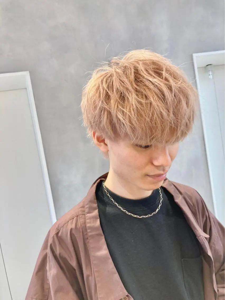 ショート カラー メンズ ベージュカラー ミルクティーベージュ ハイトーン×レイヤー ／遠藤将太のヘアスタイル