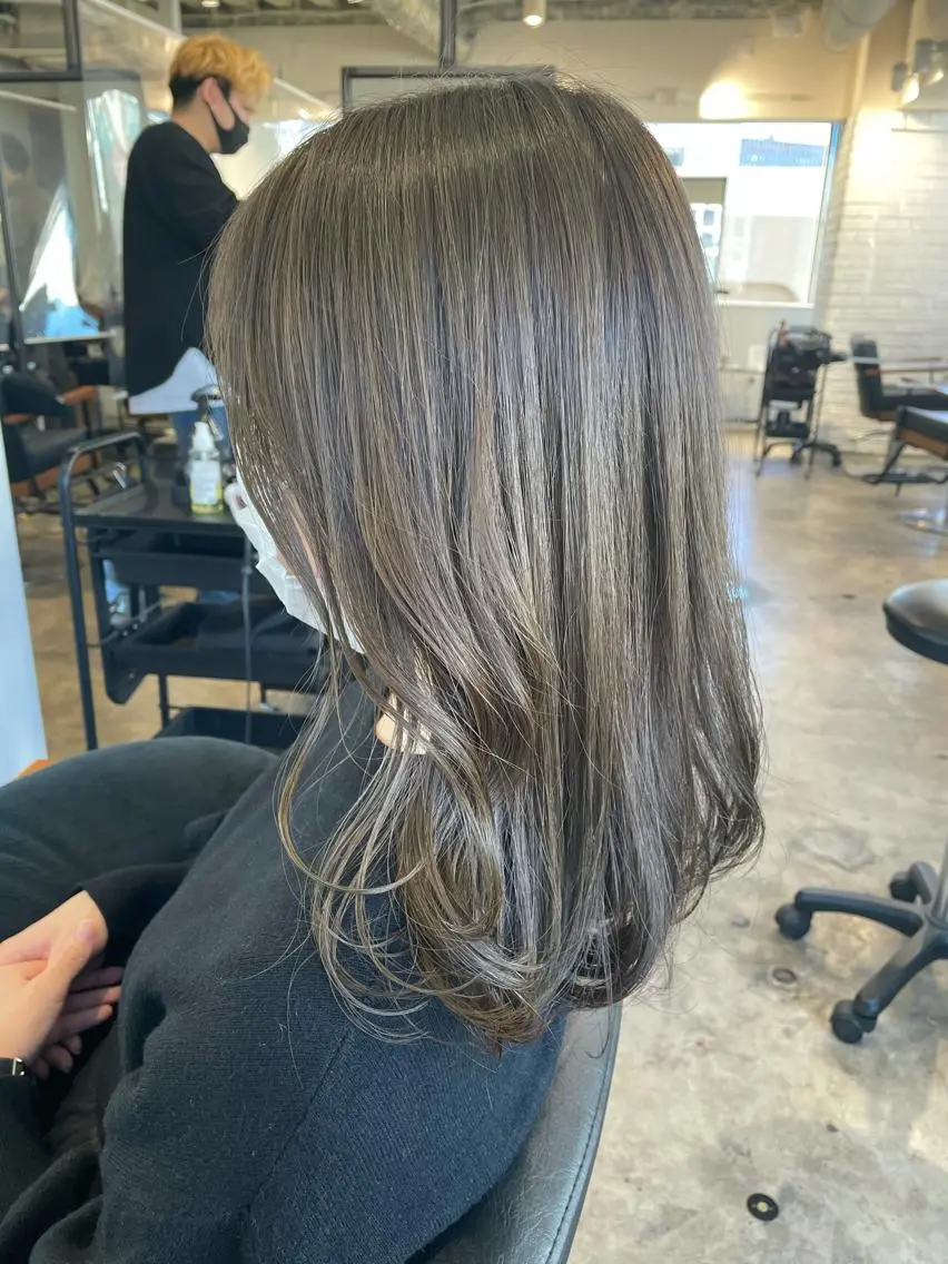 ミディアム カラー ベージュカラー🤎 鈴木サトミのヘアスタイル