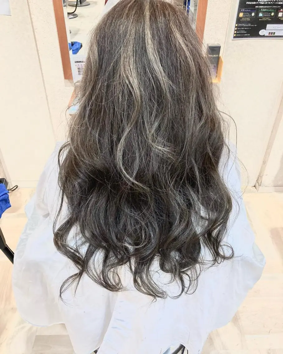 カラー ブリーチ グレージュ ハイライトカラー 髪質改善/透明感 カラー/内藤有須加のヘアスタイル