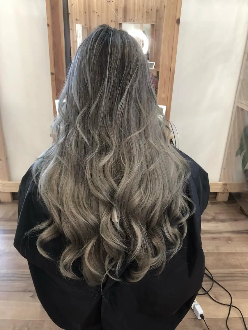 ロング カラー LOOP hairのヘアスタイル