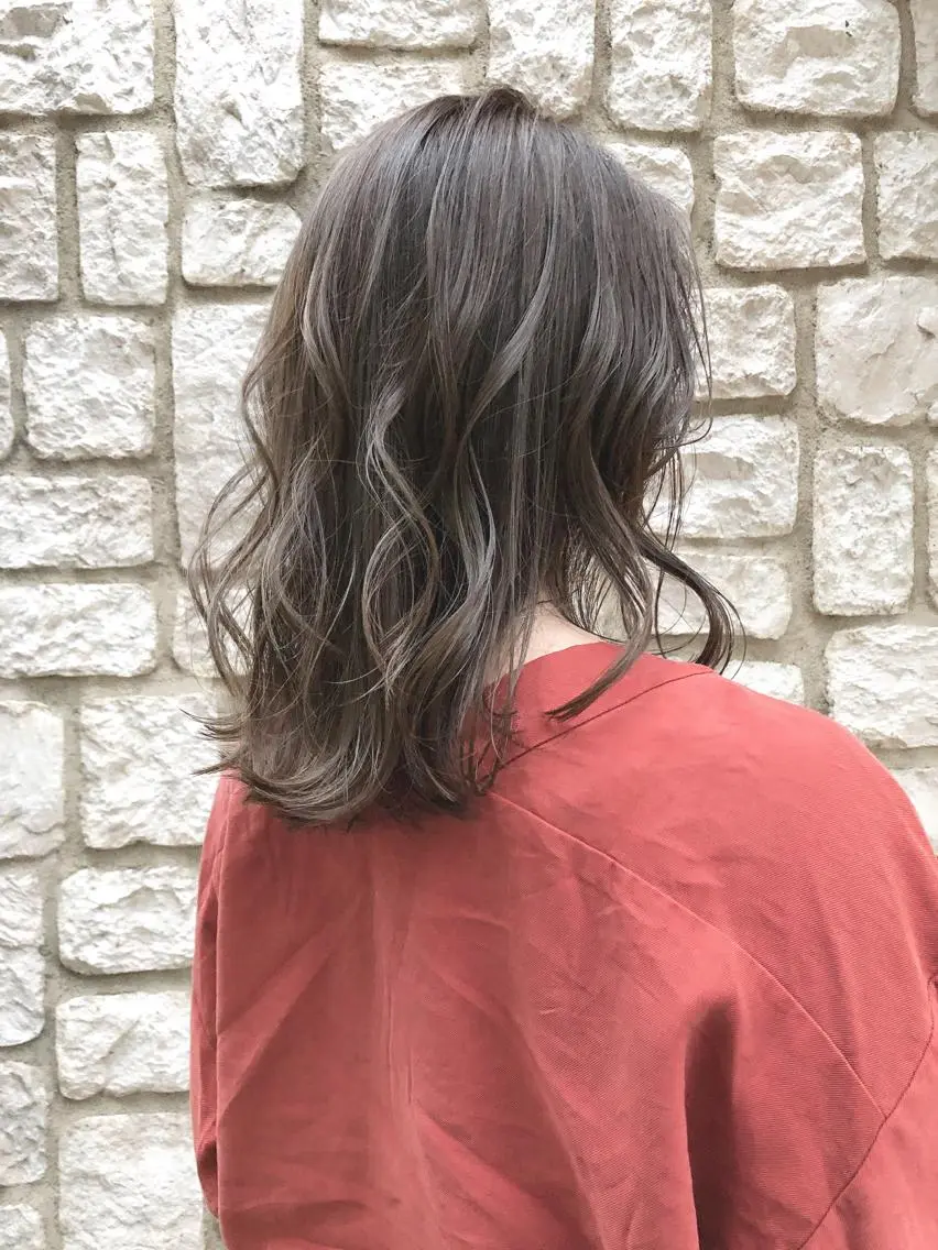 ミディアム カラー パーマ ヘアアレンジ メンズ キッズ ネイル マツエク・マツパ メンズハイライト ベージュカラー フォギーベージュ ハイライトカラー ハイライト カット トリートメント 髪質改善/透明感 OAK兵庫のヘアスタイル