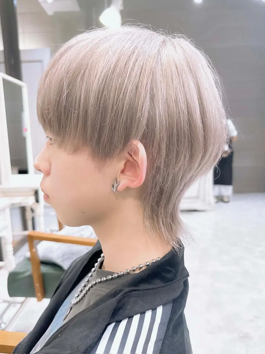 カラー メンズ メンズブリーチ メンズハイトーン メンズウルフカット ベージュカラー ブリーチ DAYS Men’sのヘアスタイル