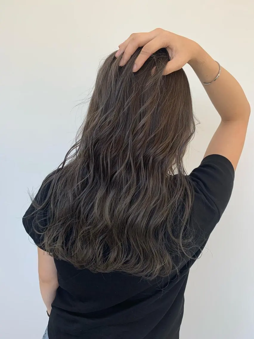 セミロング レイヤーカット 山田 絵里菜のヘアスタイル