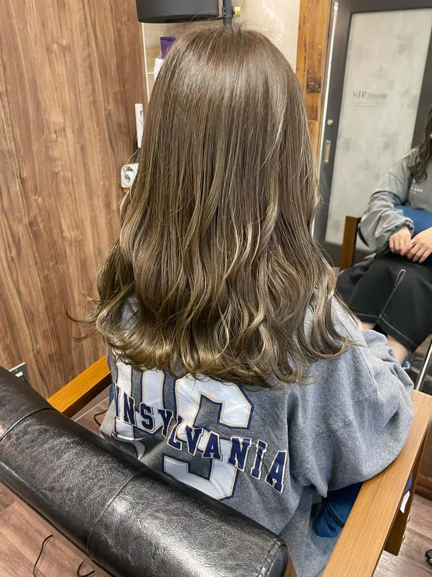 ミディアム カラー カット ヘアカラー トリートメント Lull1人美容室 バレイヤージュのヘアスタイル