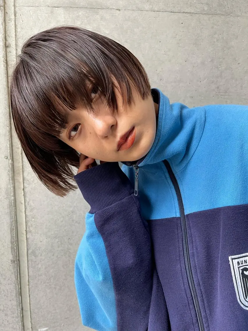 ショート 顔まわりレイヤー デザインカットのヘアスタイル