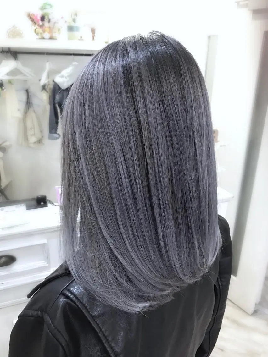 ミディアム カラー 艶髪🫧髪質改善 縮毛矯正✨影山湧市のヘアスタイル
