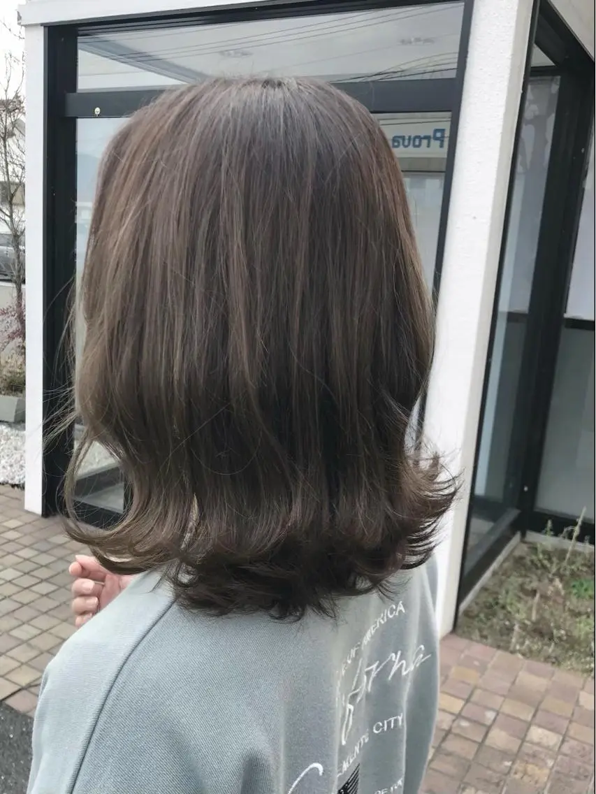 ミディアム カラー 小松 瑞季のヘアスタイル