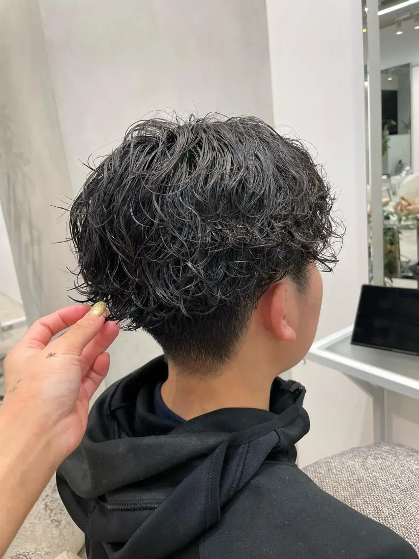 メンズ メンズパーマ 表参道レイヤーカット 髪質改善山岸季生のヘアスタイル