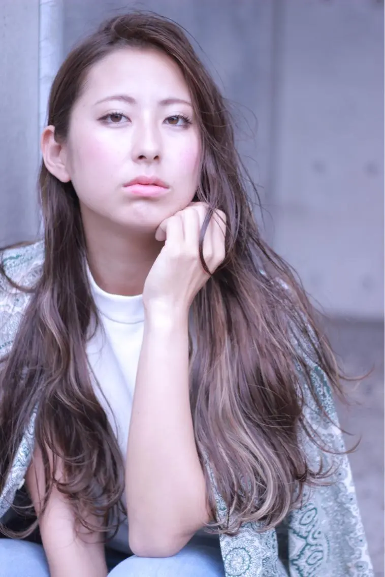 セミロング カラー 及川 光のヘアスタイル