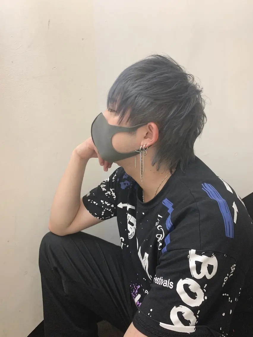 ミディアム ウルフカット 岡崎 海人のヘアスタイル