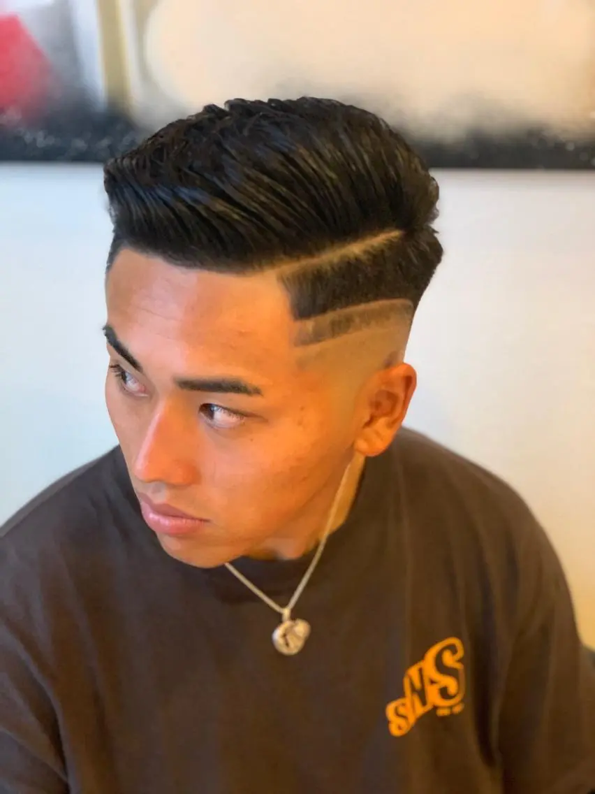 ショート カラー パーマ メンズ フェードカット 濡れパン スキンフェード 石鳶 勝のヘアスタイル