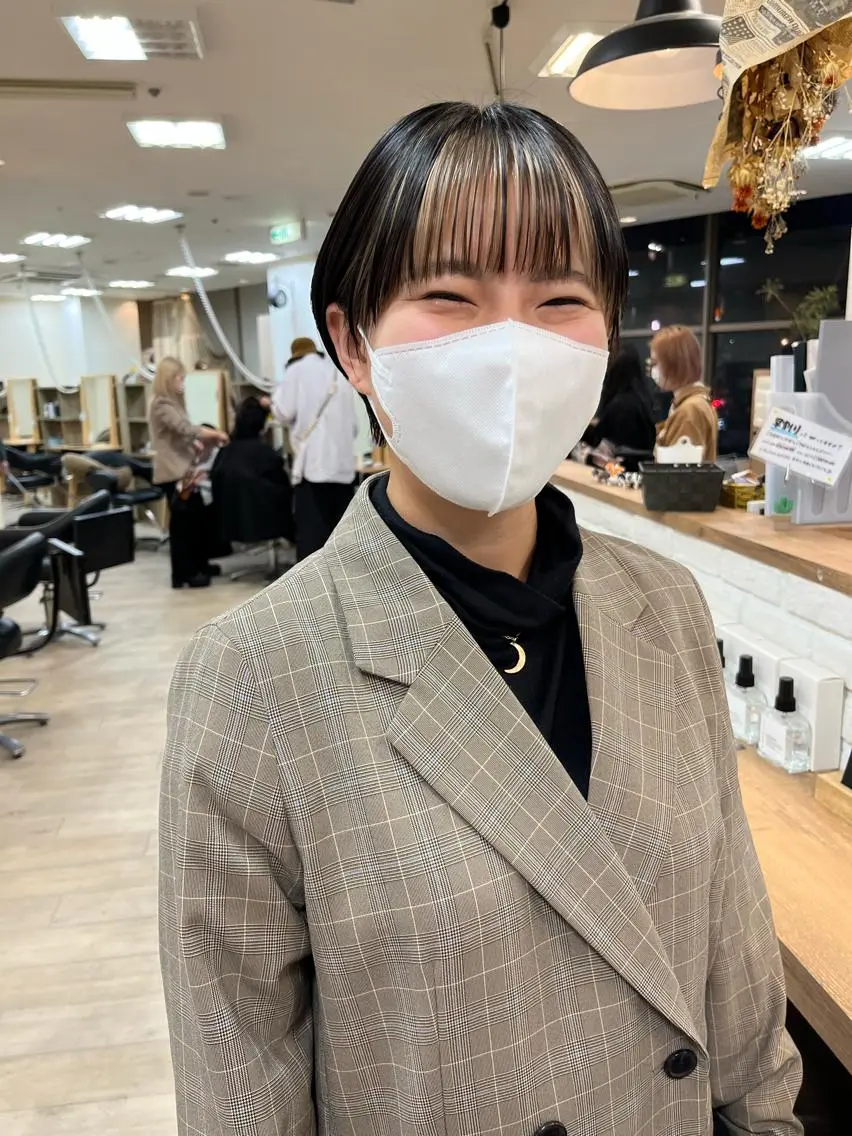 ショート カラー 切りっぱなしボブ ショートボブ ハンサムショート ブリーチ インナーカラー カット ヘアカラー トリートメント 初めてのショート お任せください✂️のヘアスタイル