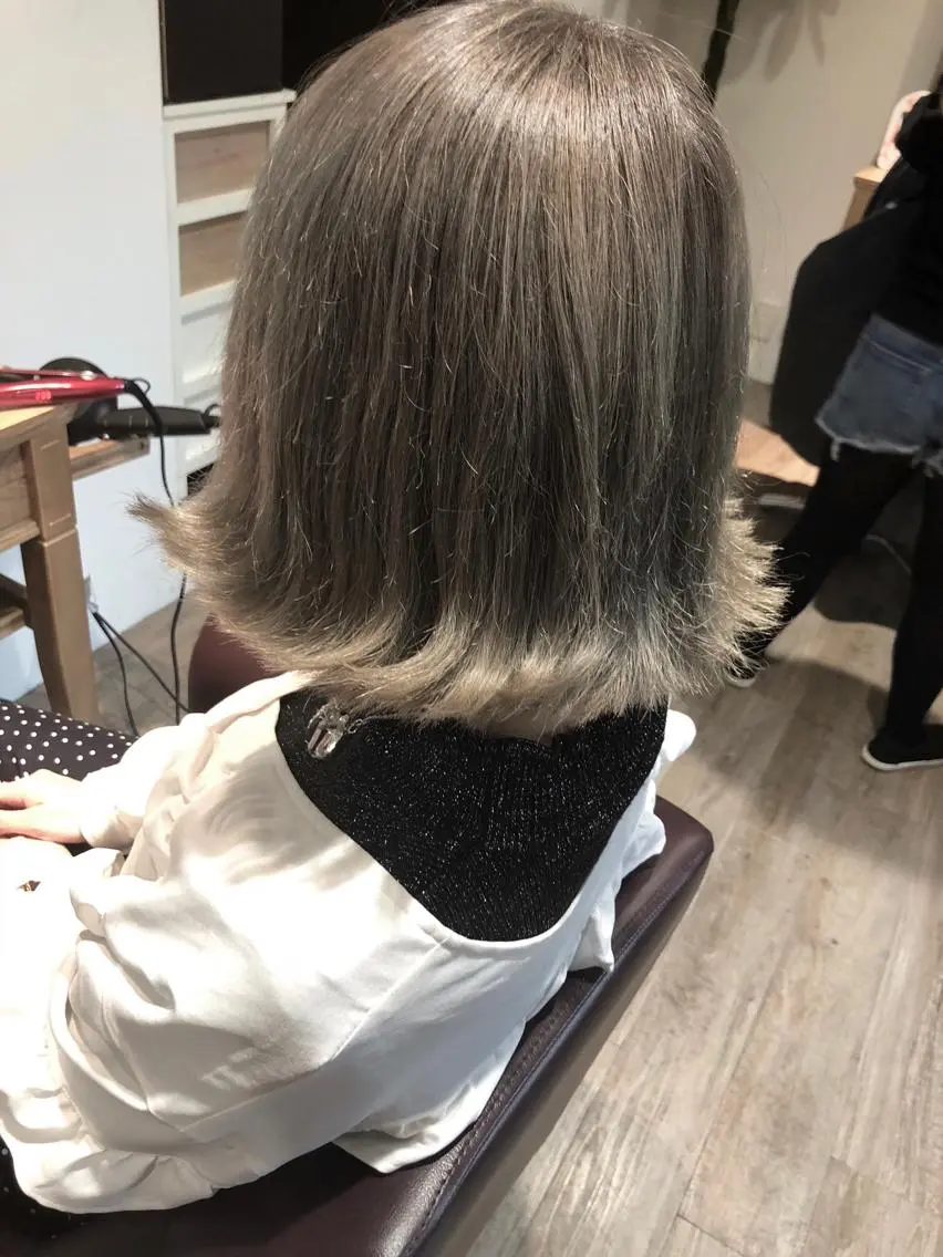 ミディアム カラー アディクシーカラー ブリーチ ケアブリーチ 透明感カラー シルバー レイヤー/ウルフ ハイトーンhiroのヘアスタイル