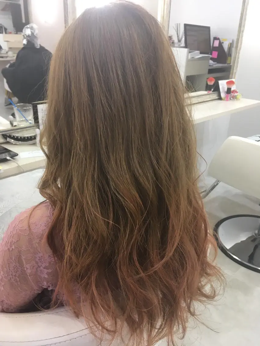 セミロング カラー アッシュ ハイトーンカラー 髪質改善 中川 翔のヘアスタイル