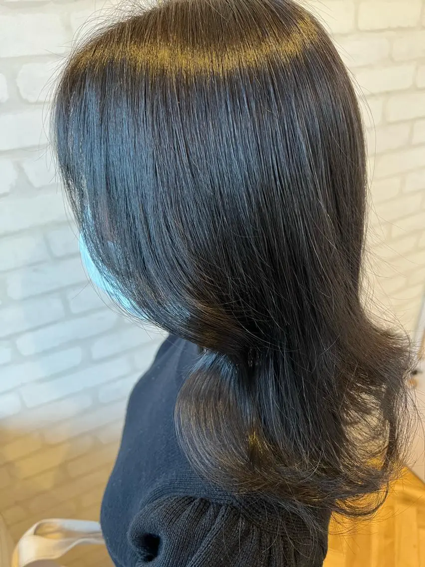 ミディアム カラー 石崎 真維のヘアスタイル