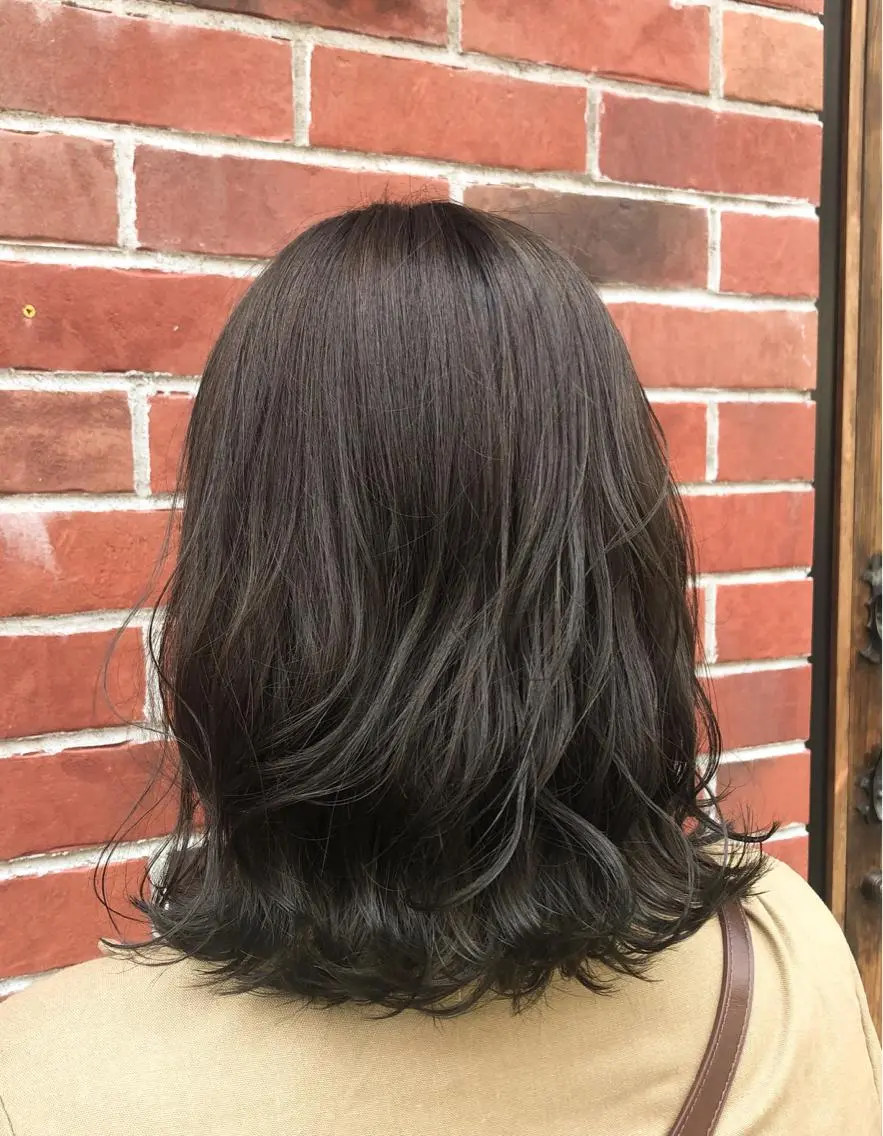 ミディアム 小林 愛花のヘアスタイル