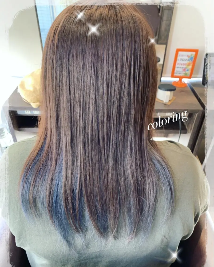 セミロング カラー ブリーチ コミヤ チナミのヘアスタイル