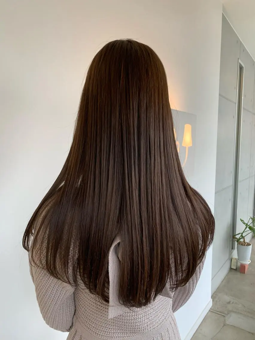 セミロング アッシュ おせ ちさとのヘアスタイル
