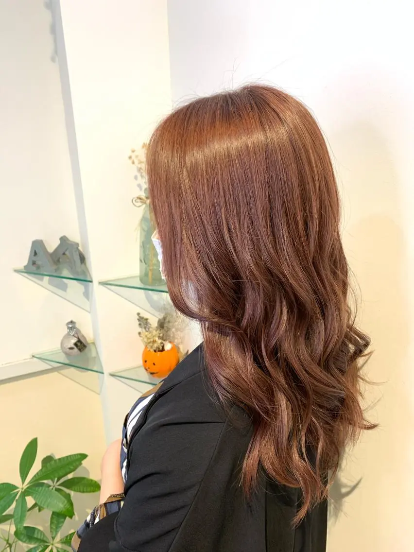 ミディアム カラー イシイ シオリのヘアスタイル