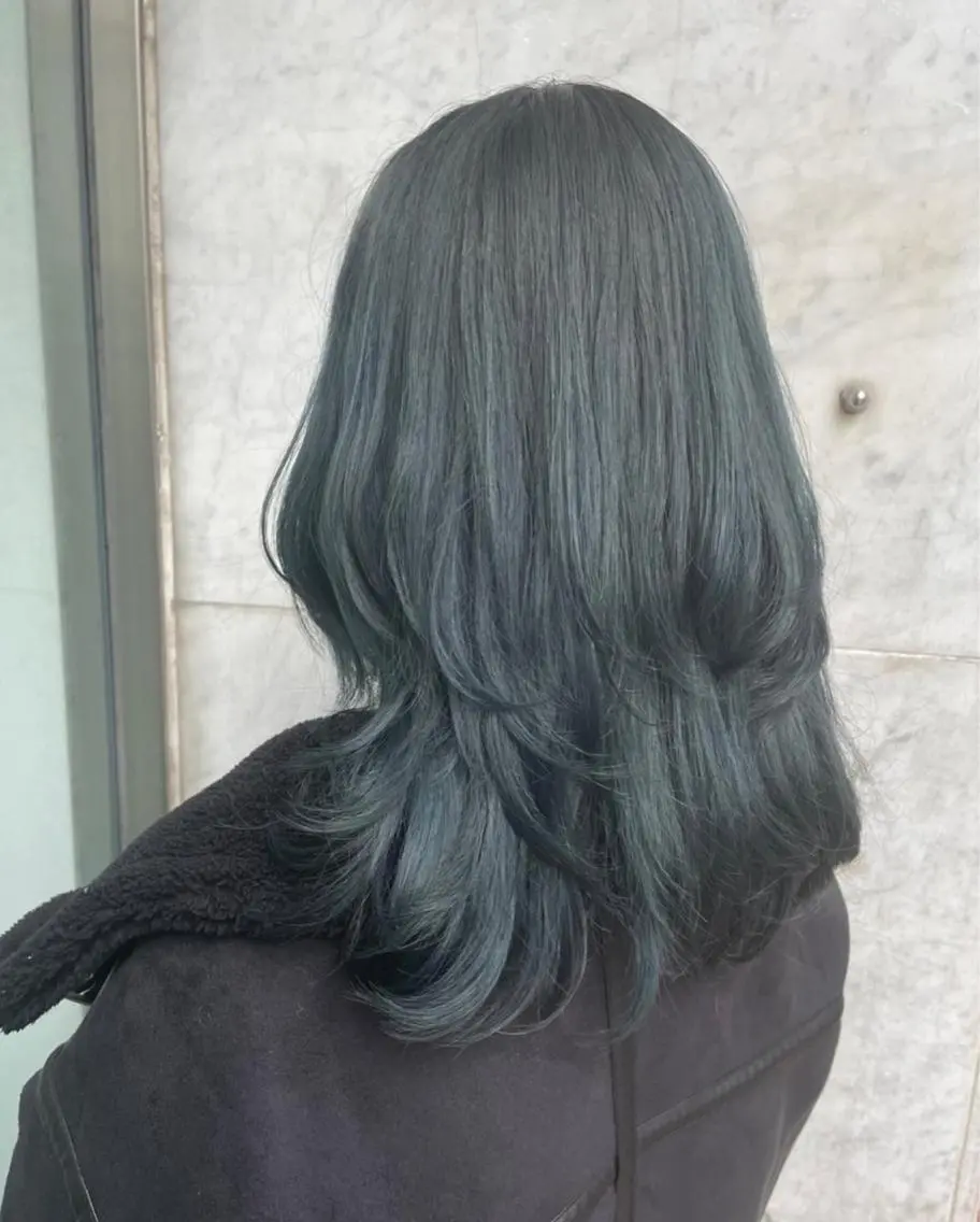 セミロング カラー RU RIのヘアスタイル