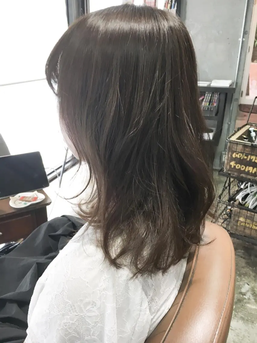 セミロング カラー アッシュ アッシュグレー アッシュグレージュ グレージュ 北條 優輝のヘアスタイル