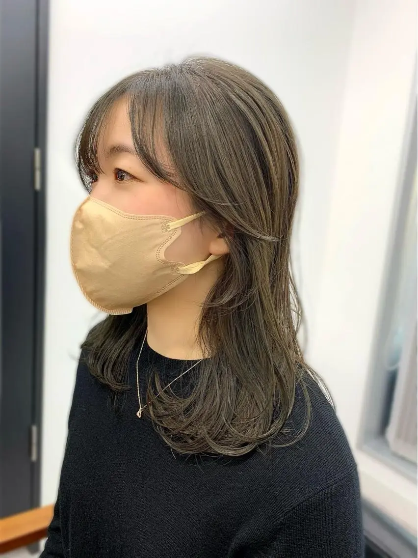 ミディアム カラー パーマ ヘアアレンジ メンズ キッズ ネイル マツエク・マツパ アイブロウ レイヤーカット/ 巻ける縮毛矯正のヘアスタイル