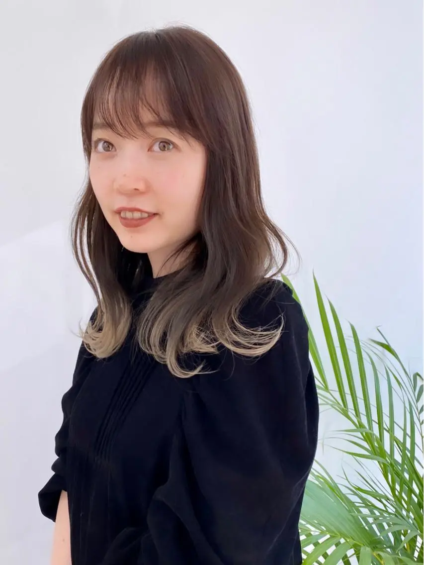 セミロング カラー セミロングパーマ アッシュ アッシュブラウン バレイヤージュ ベージュカラー カット ヘアカラー トリートメント 顔まわりレイヤー× 韓国ヘアオタベシンヤのヘアスタイル