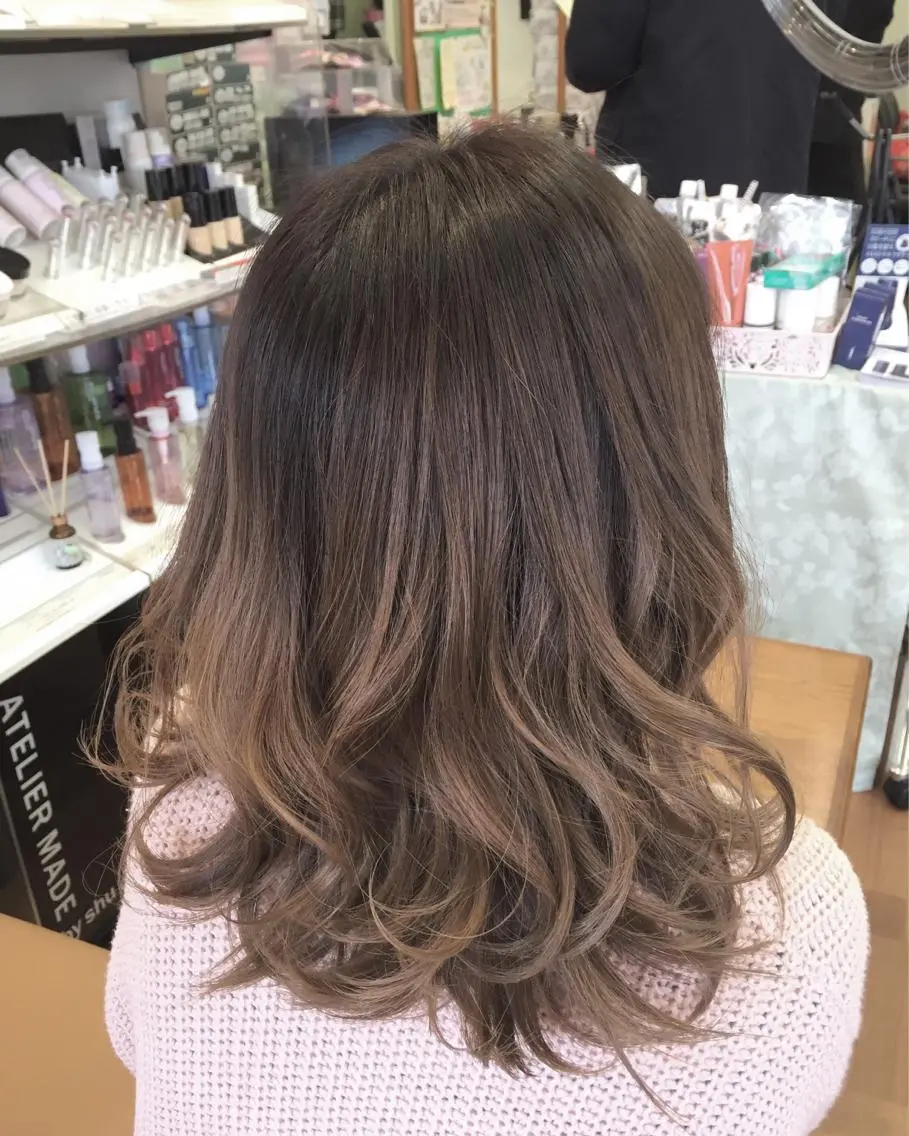 ミディアム カラー アッシュ アッシュグレー グラデーションカラー YAP！HAIR トコツメアヤノのヘアスタイル
