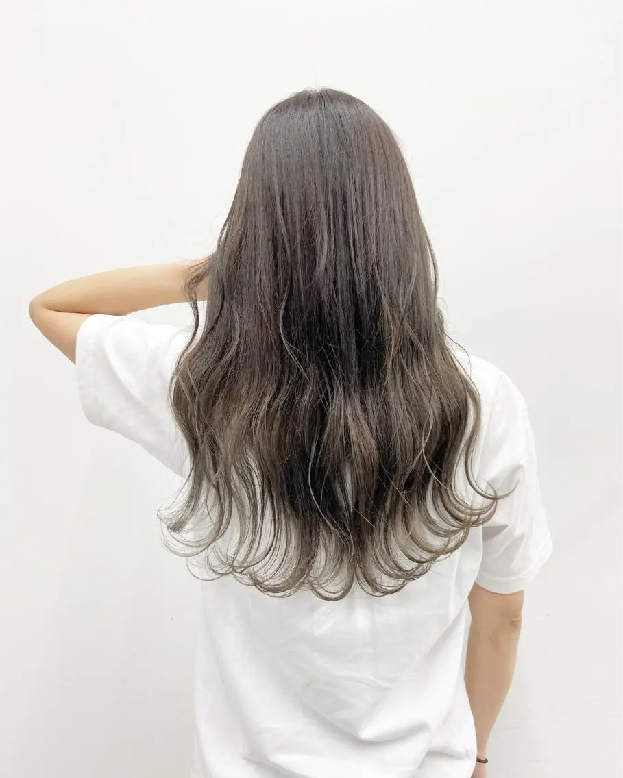 セミロング カラー グラデーションカラー 🦄インナーカラー 🦄貫井彩花のヘアスタイル