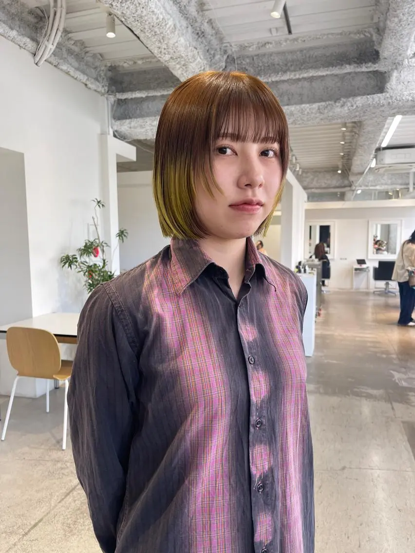 ミディアム イエローカラー oma 袮次金 鈴香のヘアスタイル