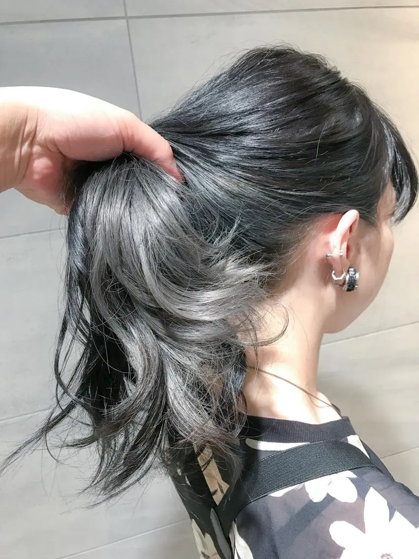 セミロング カラー アディクシーカラー ブルーカラー グラデーションカラー シルバー BOX mico.のヘアスタイル