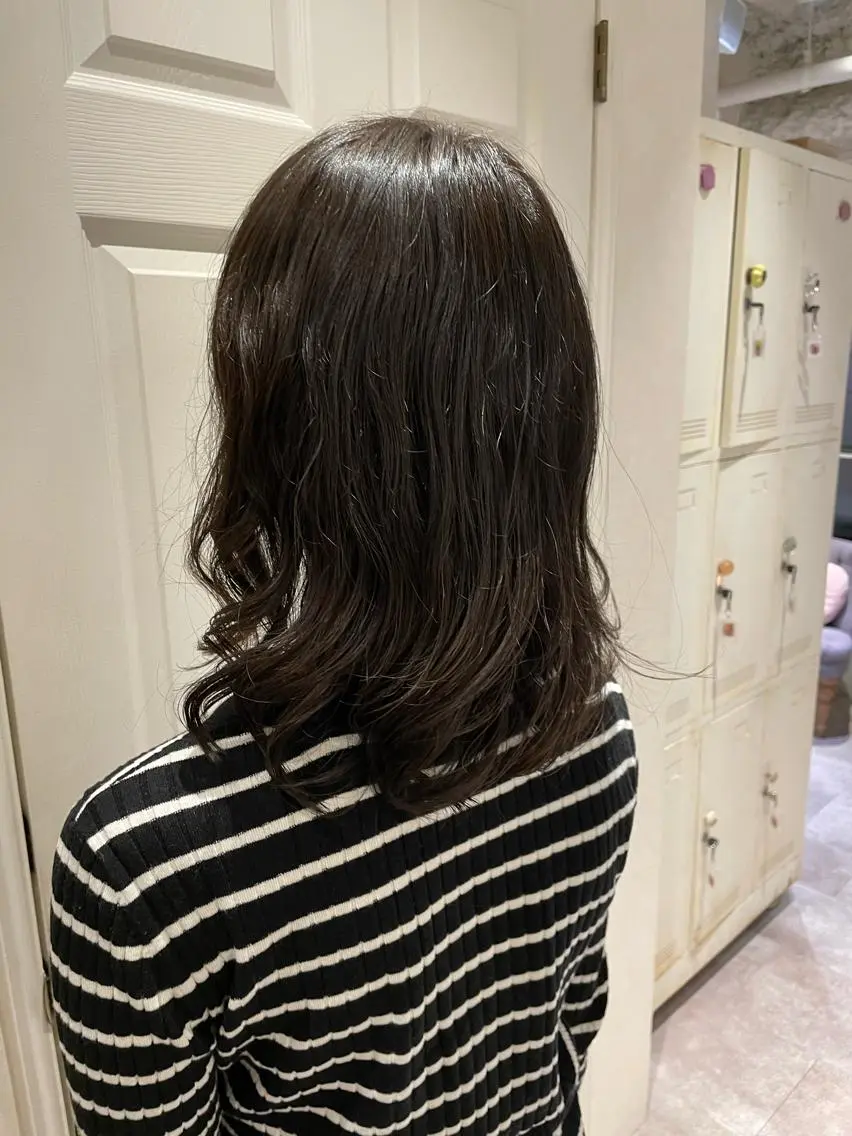 セミロング カラー ヘアアレンジ セミロングパーマ アッシュ 透明感カラー トリートメント 柳井 準平のヘアスタイル