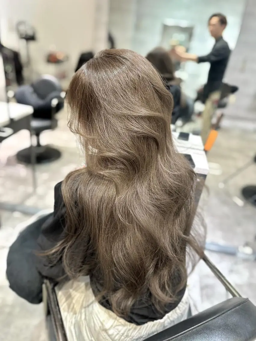 ロング カラー ヘアアレンジ カット ヘアカラー トリートメント _WHITE 難波本店のヘアスタイル