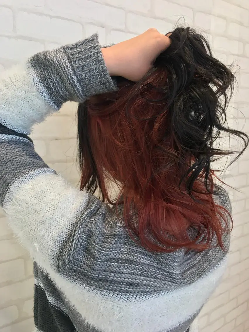 セミロング カラー インナーカラー レッドカラー カット ヘアカラー 中川 拓弥のヘアスタイル