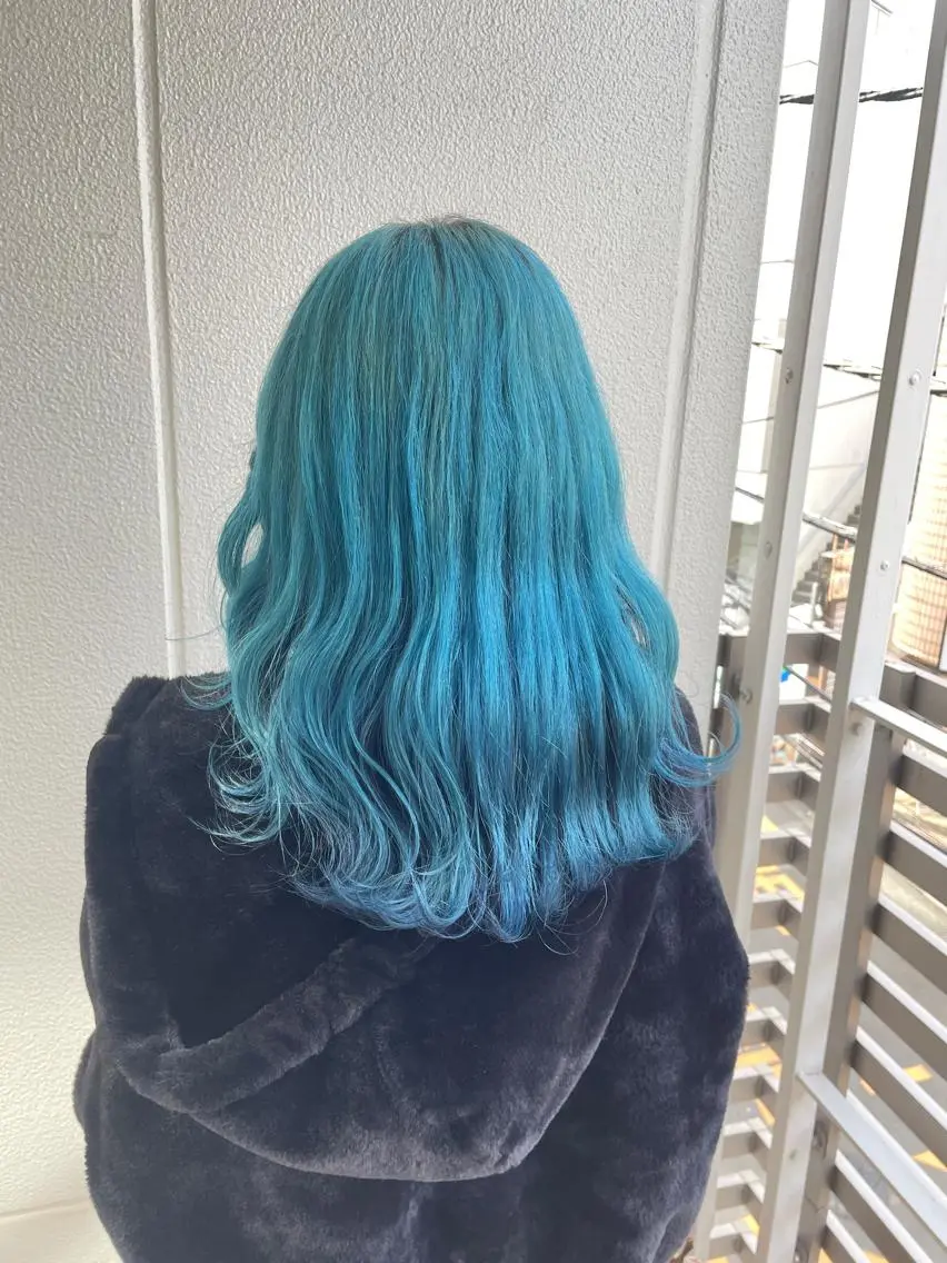 ロング カラー ヘアアレンジ ブルーカラー ヘアカラー トリートメント ヘッドスパ ヘアセット 艶髪✨寒色カラー✨ 翁長孝輔のヘアスタイル
