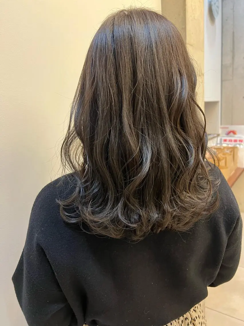 カラー 岸田莉奈/ ゆるふわ/ナチュラルのヘアスタイル