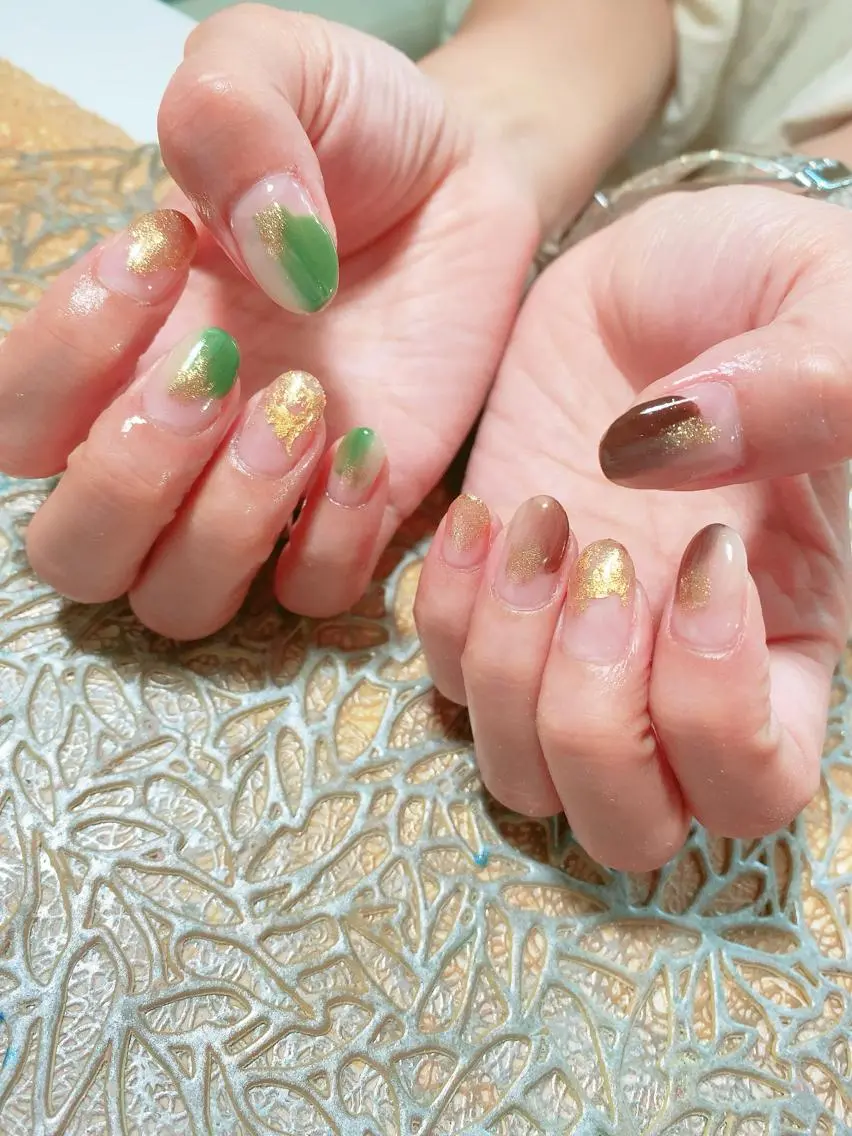 ネイル ストーンネイル 艶々の美爪を〜 【リリアーナ】のネイルデザイン