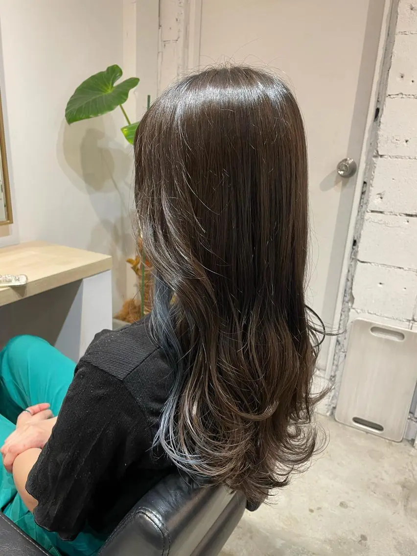 ロング カラー アッシュ アッシュグレー アッシュグレージュ ブルーカラー グレージュ レイヤー♡ 石川優奈のヘアスタイル