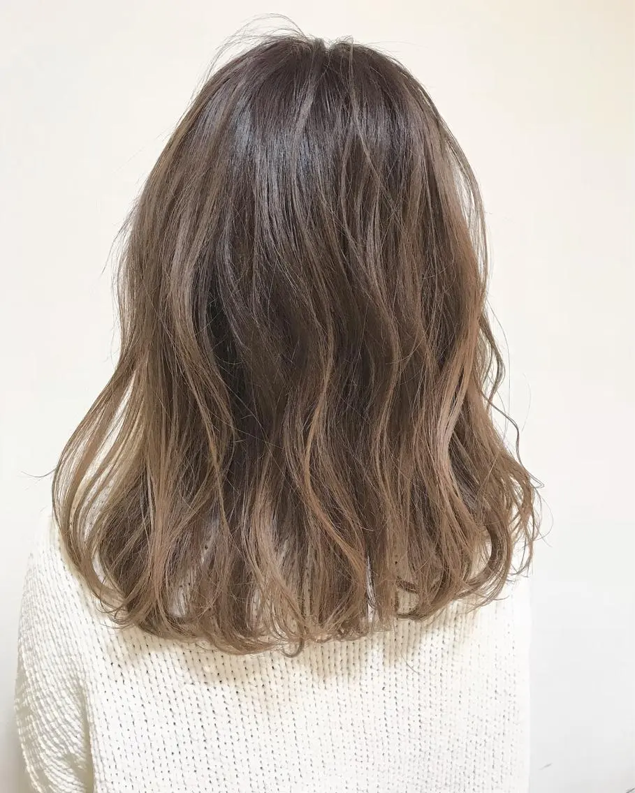 セミロング カラー ベージュカラー グラデーションカラー イルミナカラー ヘアカラー トリートメント Miru by INCE HAIRのヘアスタイル