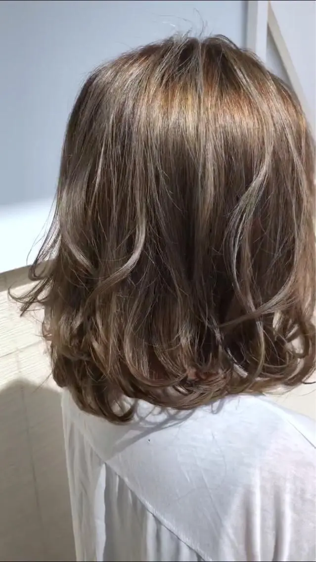 セミロング カラー ハイライトカラー イルミナカラー スターダスト ハイライト カット ヘアカラー トリートメント ✨髪質改善✨ 田西　基彦のヘアスタイル