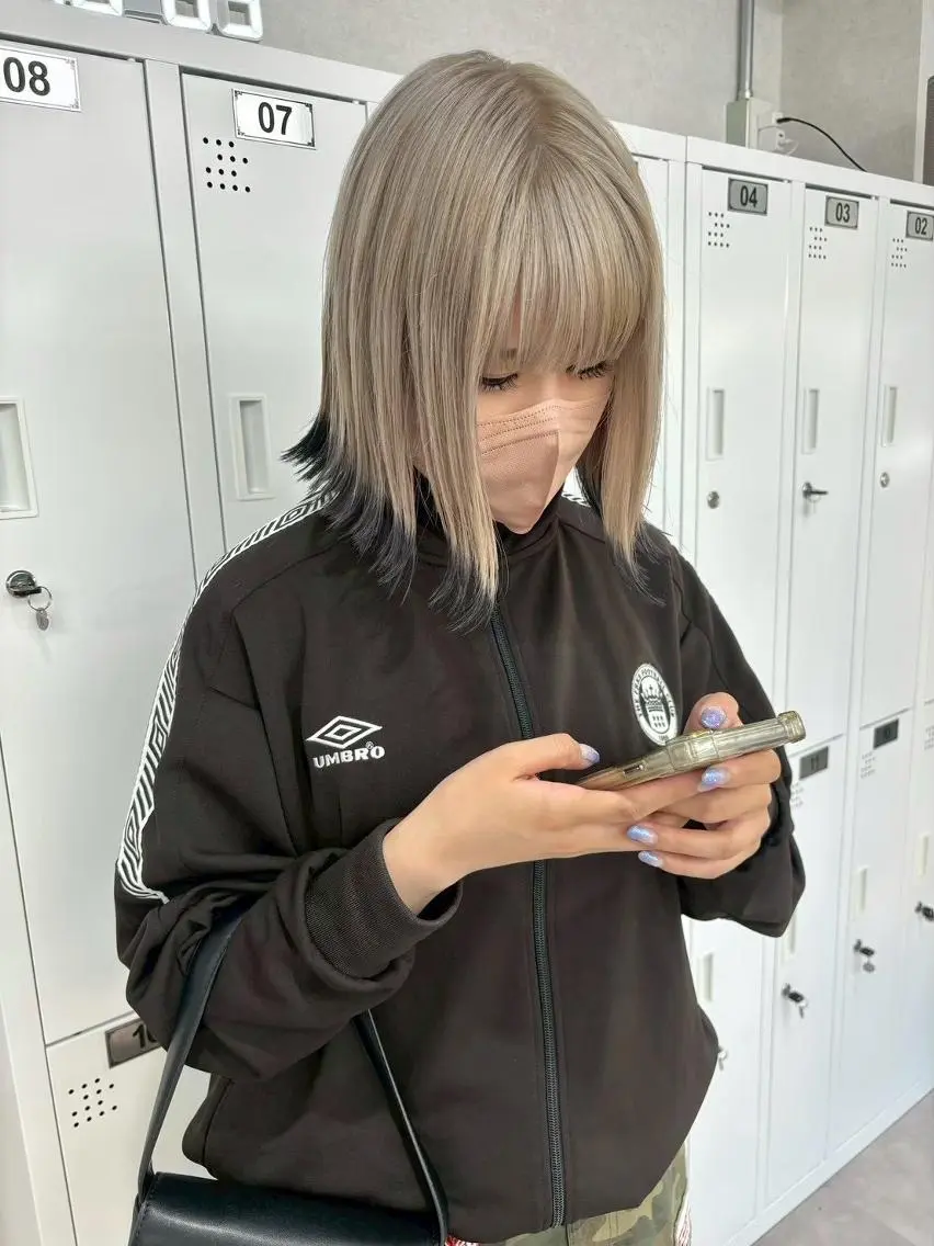 ミディアム カラー グレージュ デザイン×ダブルカラ ーHarusa🎀のヘアスタイル